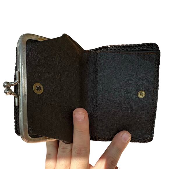 Vintage 1950's Tooled Wallet W/Coin Clasp Pearl - Picture 5 of 5